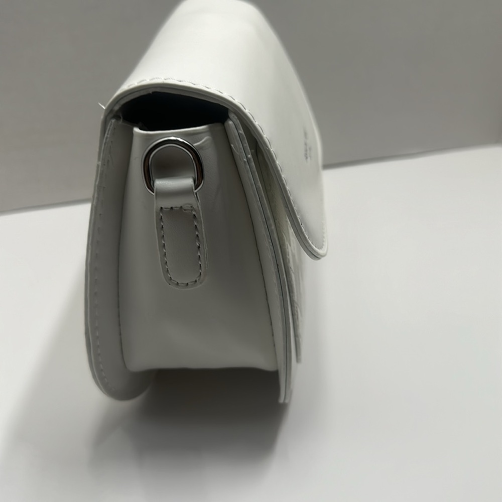 🔥Vintage✨ NWT Chic White Faux Leather Saddle Crossbody Bag - Trendy & Versatile! - Picture 8 of 12